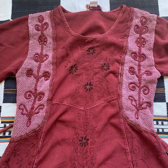 Vintage Just Cruising Rayon Floral Embroidered Midi Dress. 3/4 Sleeves. One Size - Picture 10 of 16